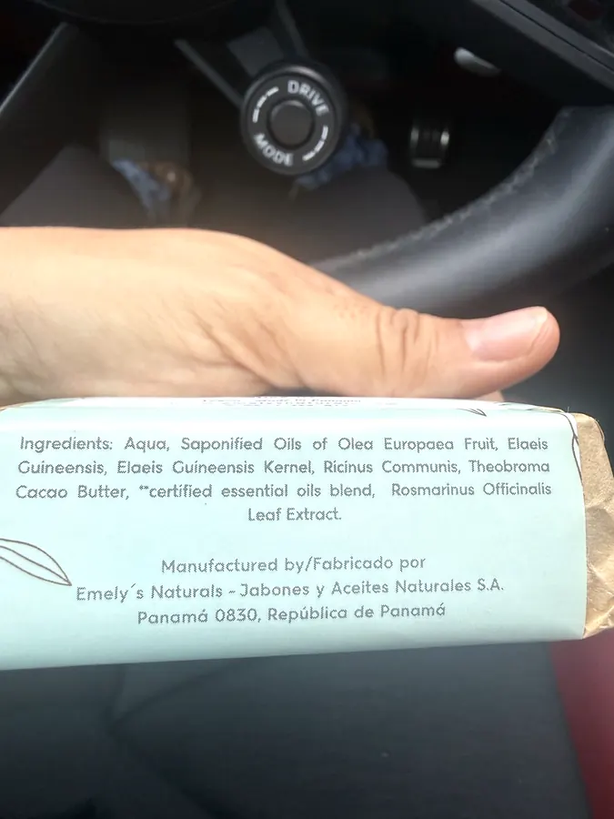 Fotografía de la lista de ingredientes de Emely's Naturals Choco Menta Bar Soap
