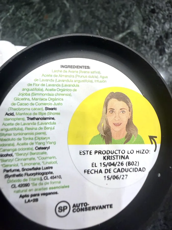 Fotografía de la lista de ingredientes de Lush Lavender & Oat Hand and Body Cream