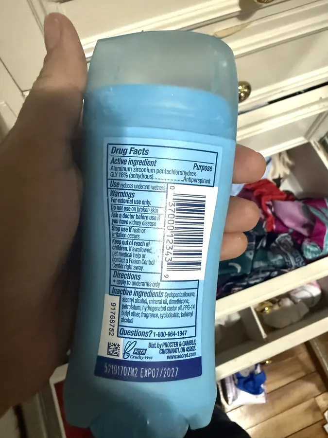 Fotografía de la lista de ingredientes de Secret Antiperspirant Deodorant Stick (invisible solid)